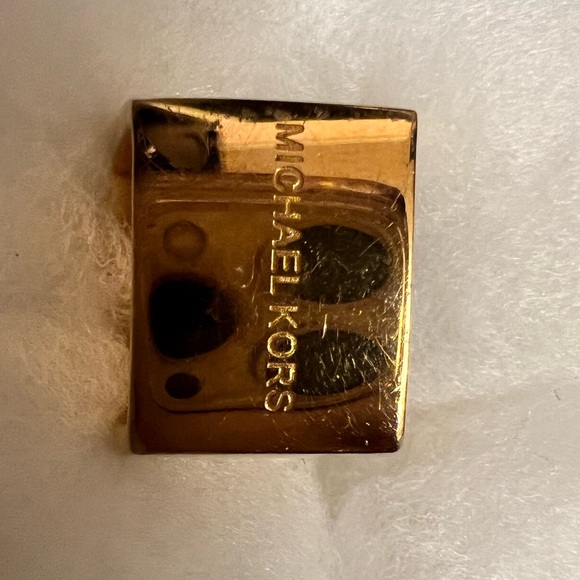 Michael kors square ring gold tone engraved logo size 7 - Picture 6 of 6